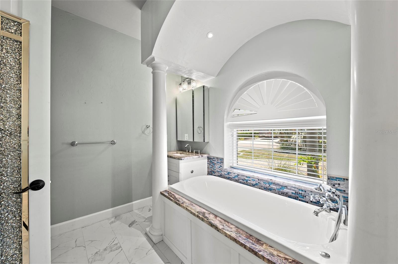 THORNTON CRK MOTORCOACH RESIDENCE - Residential