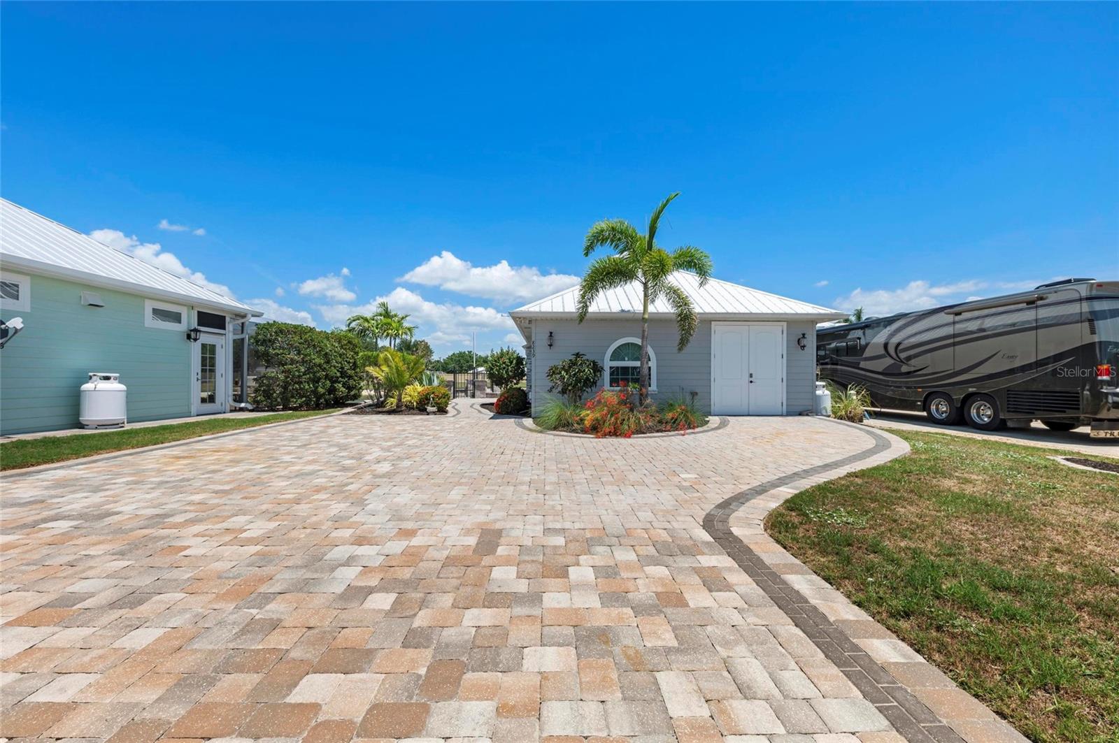 THORNTON CRK MOTORCOACH RESIDENCE - Residential