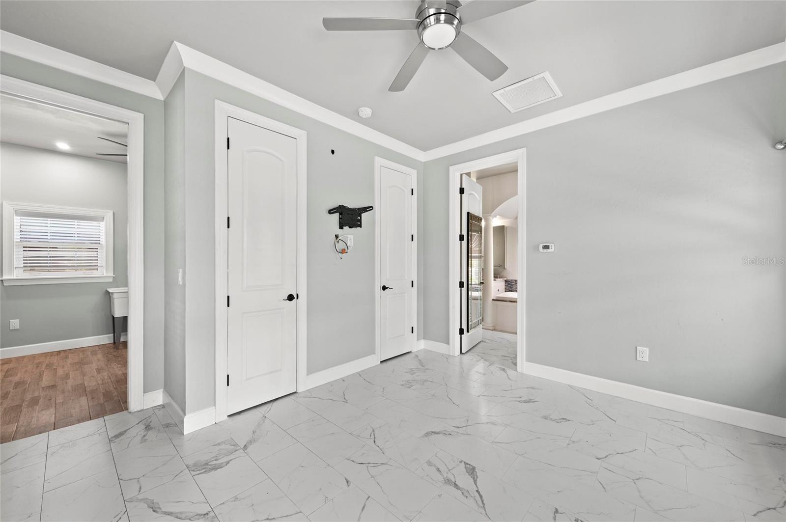 THORNTON CRK MOTORCOACH RESIDENCE - Residential