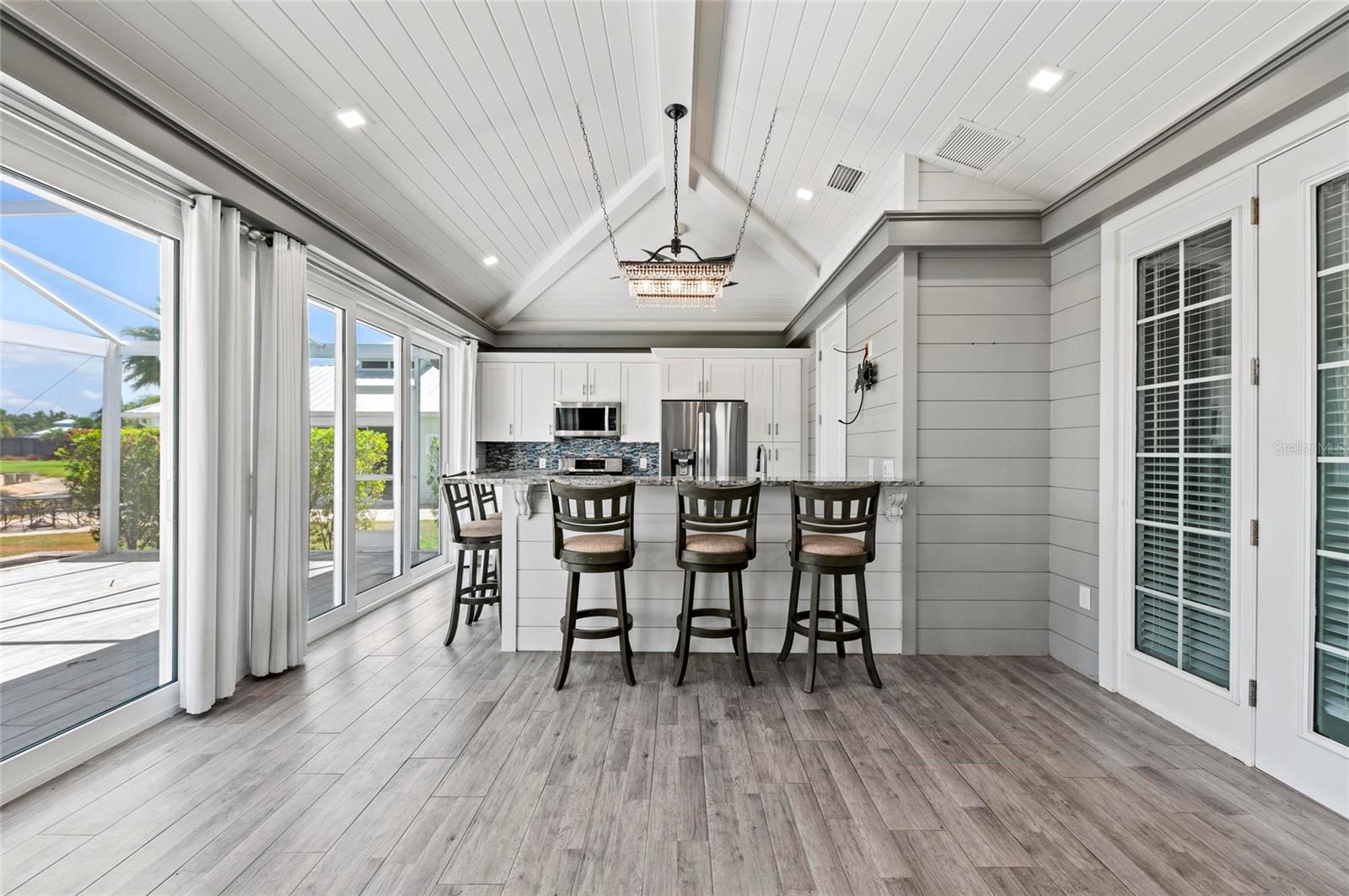 THORNTON CRK MOTORCOACH RESIDENCE - Residential