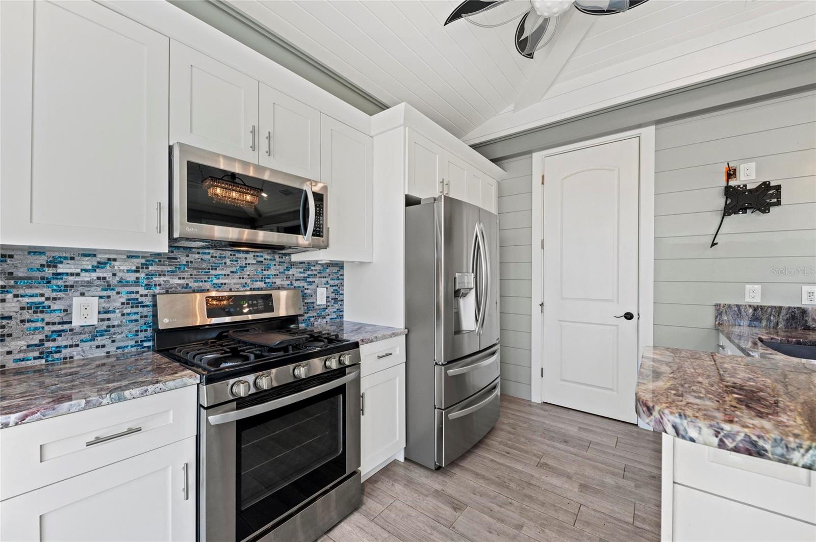 THORNTON CRK MOTORCOACH RESIDENCE - Residential