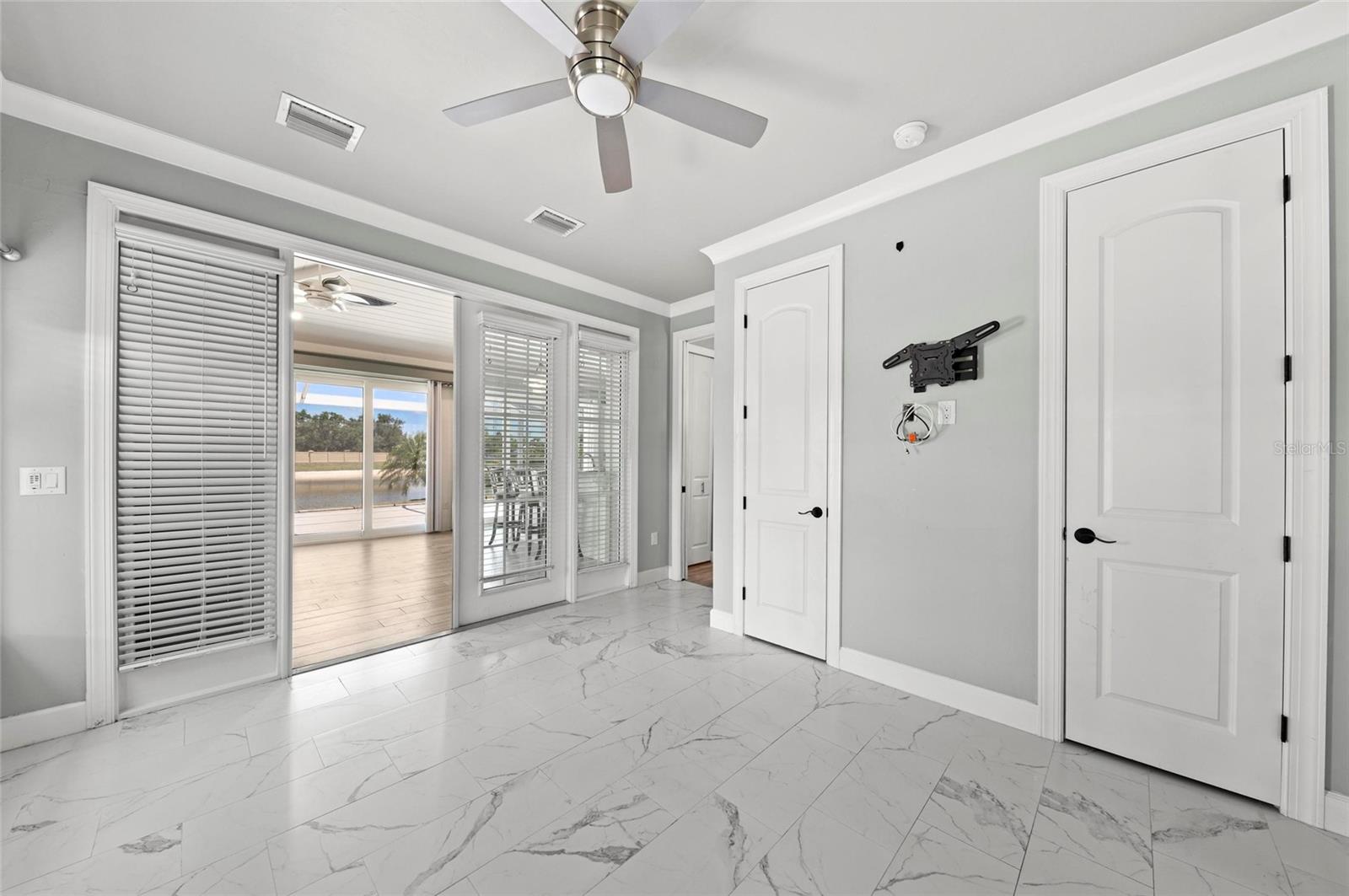 THORNTON CRK MOTORCOACH RESIDENCE - Residential