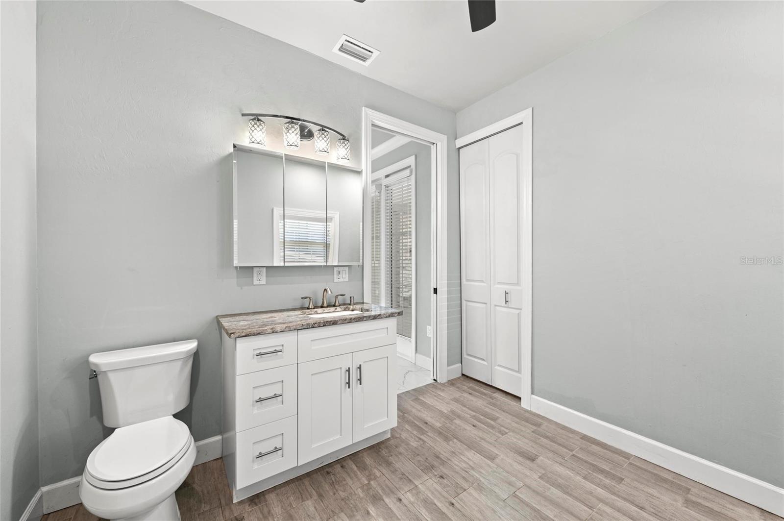 THORNTON CRK MOTORCOACH RESIDENCE - Residential