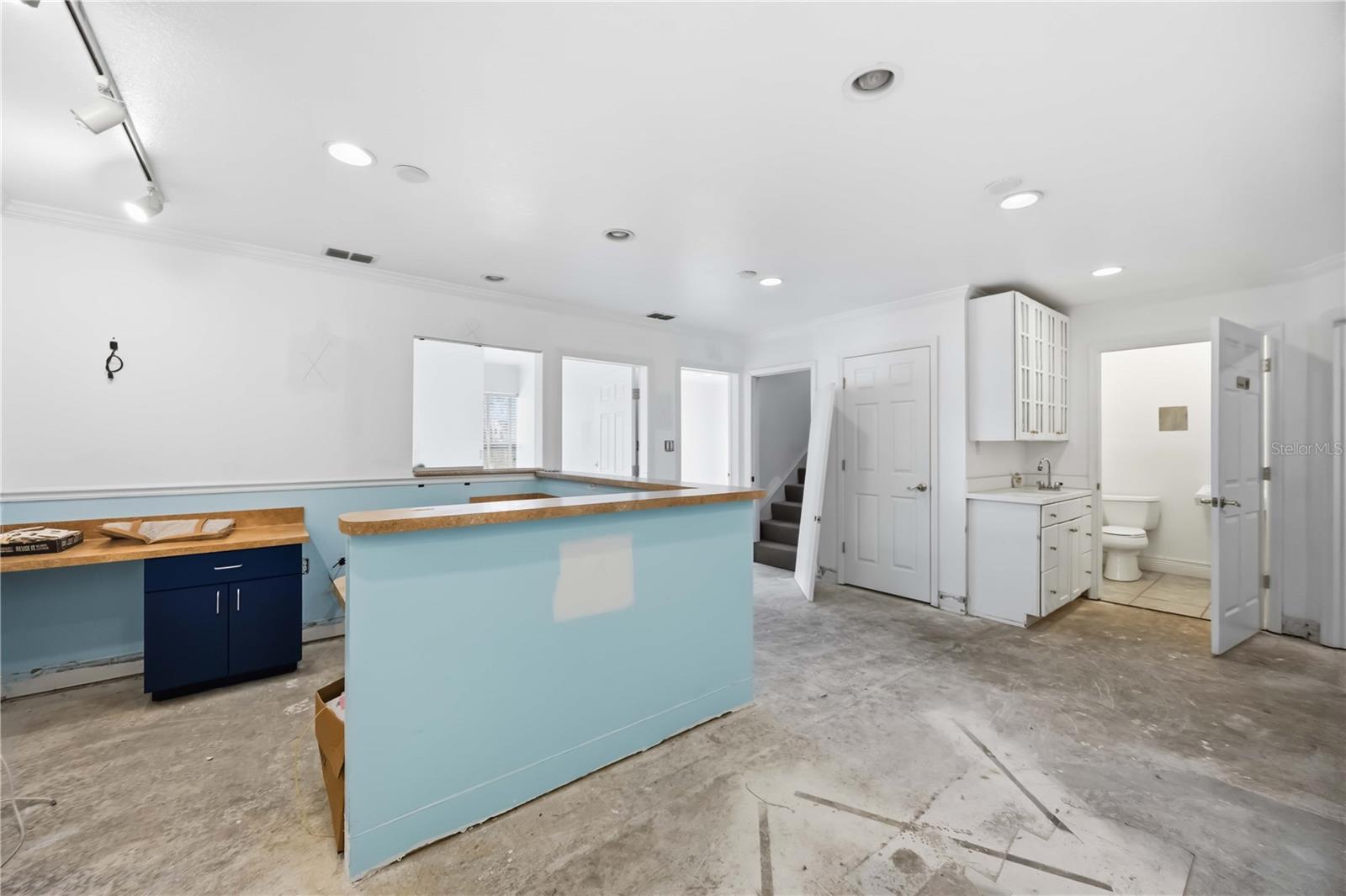 CENTURY PLAZA - Commercial Sale