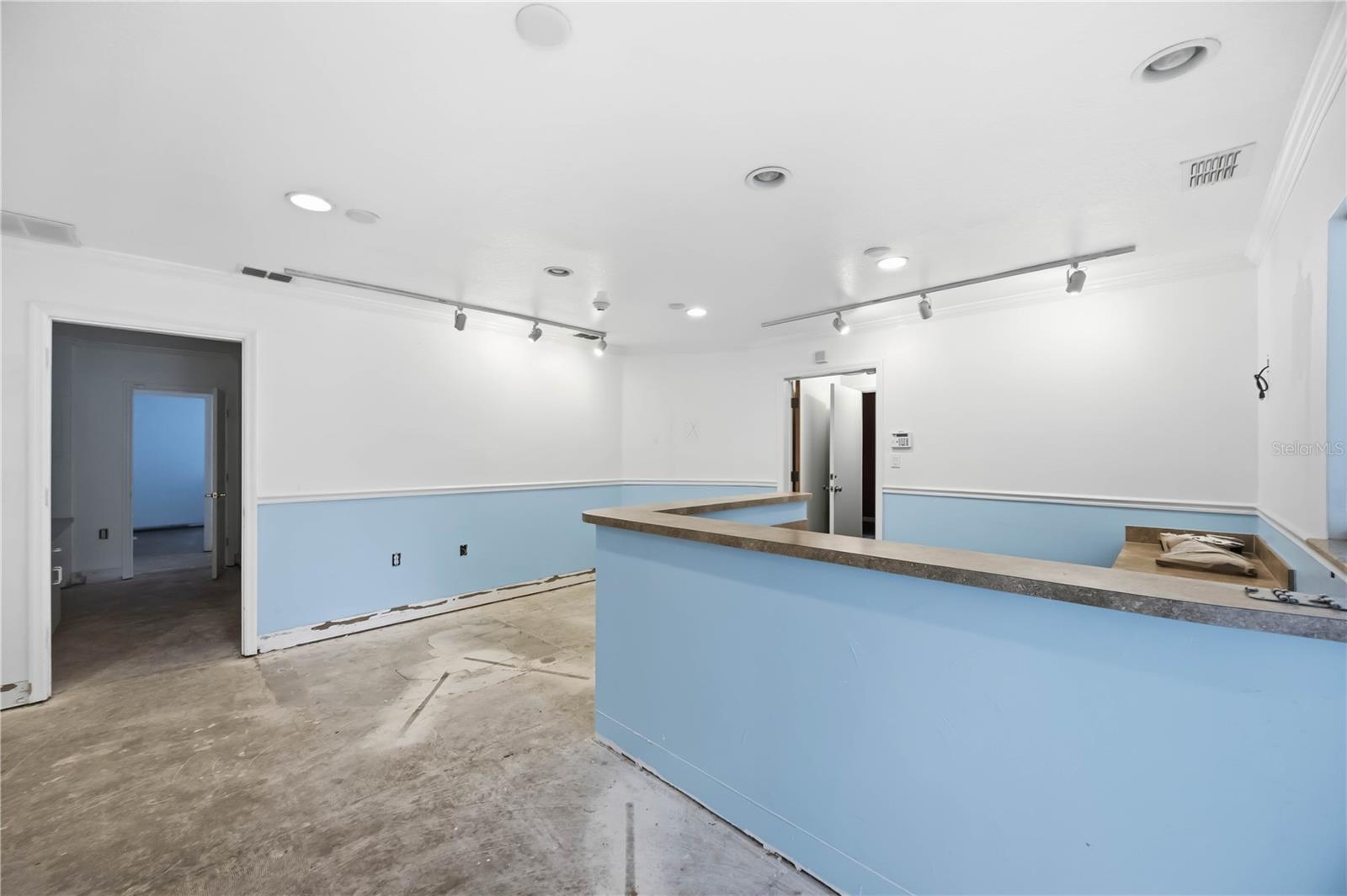 CENTURY PLAZA - Commercial Sale