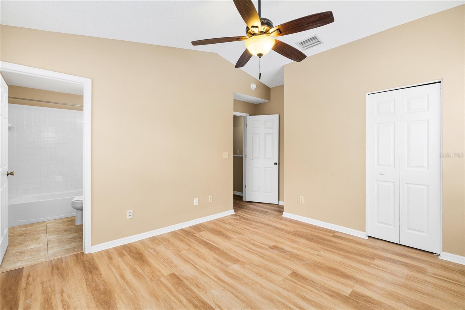 THE TWNHMS AT KENSINGTON PH - Residential