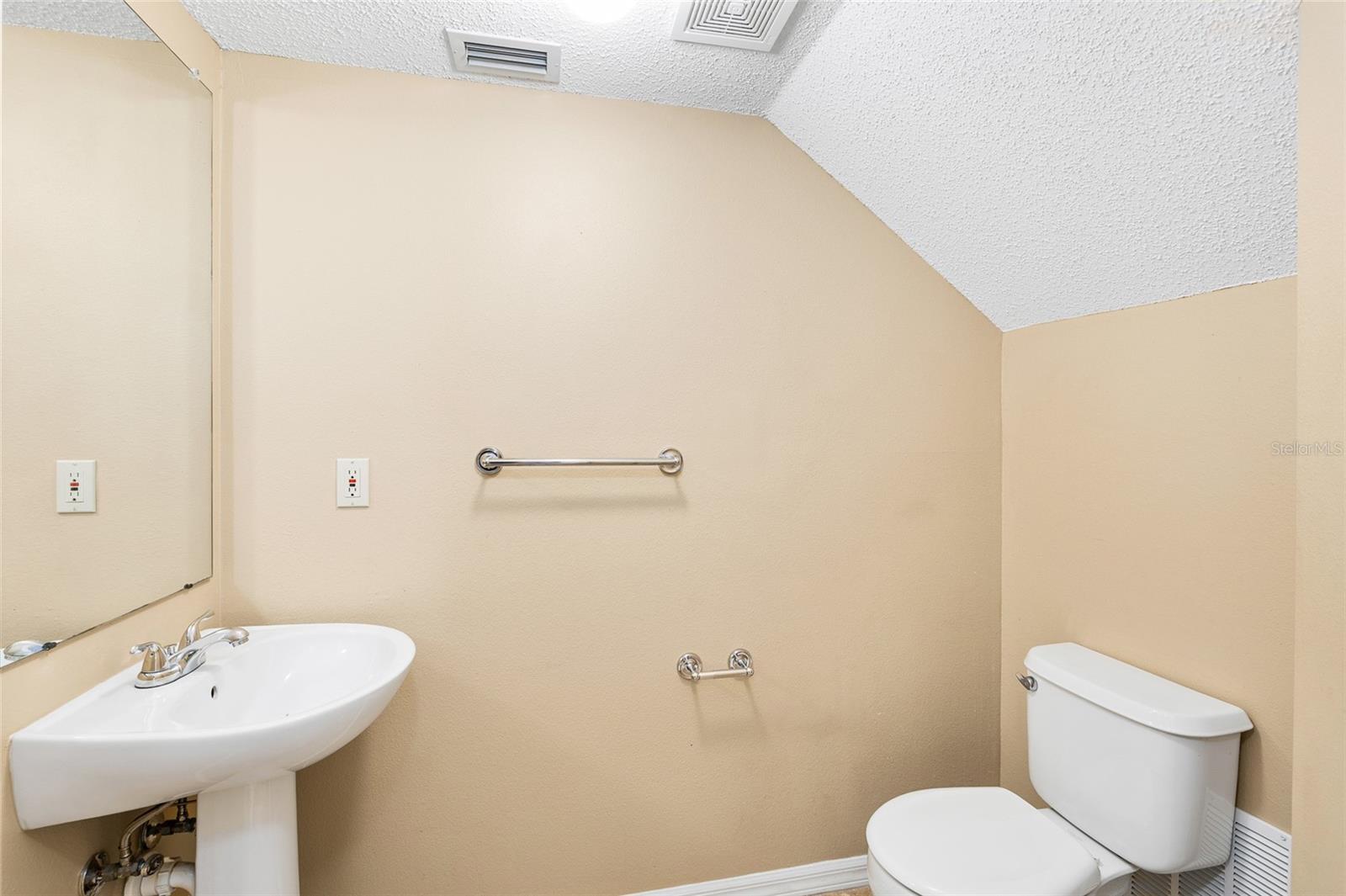 THE TWNHMS AT KENSINGTON PH - Residential