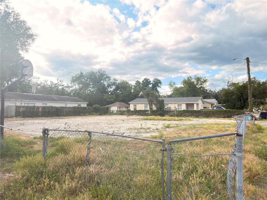 Photo of 9302 North 12th St, Tampa, FL 33612 (MLS # TB8501291)