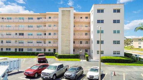 Photo of 5623 80th Street N #202, St Petersburg, FL 33709 (MLS # TB8382170) Photo of 5623 80th Street N #202, St Petersburg, FL 33709 (MLS # TB8382170)