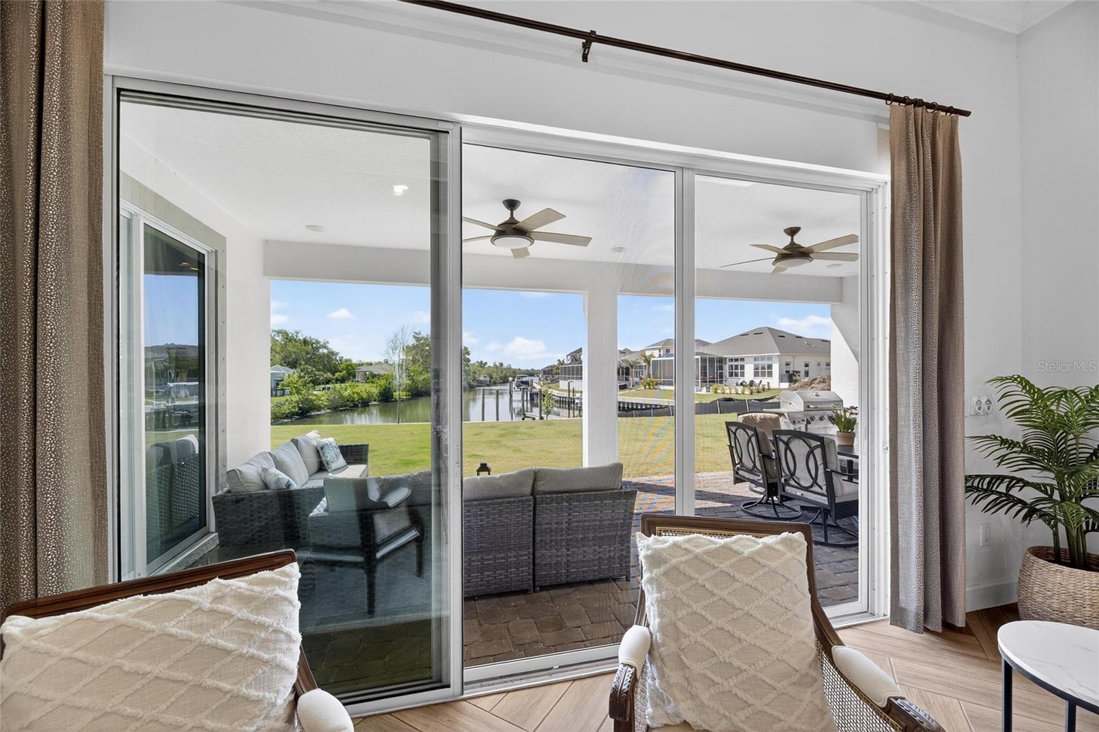 MIRABAY - Residential