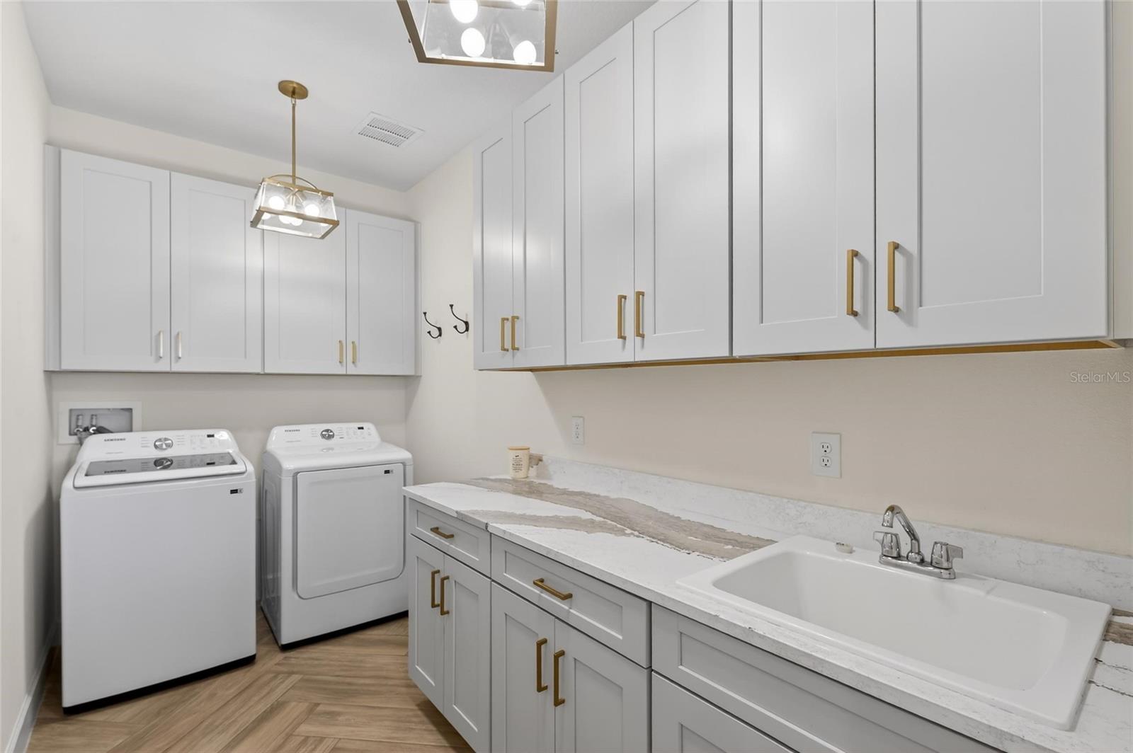 MIRABAY - Residential