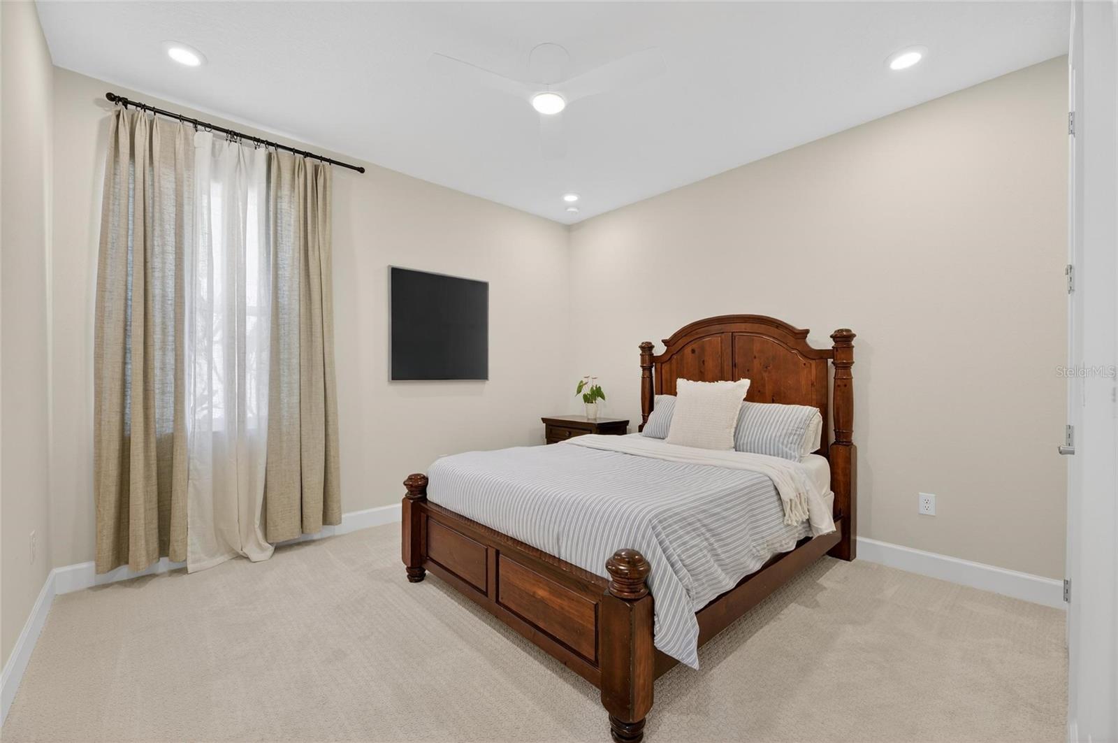 MIRABAY - Residential