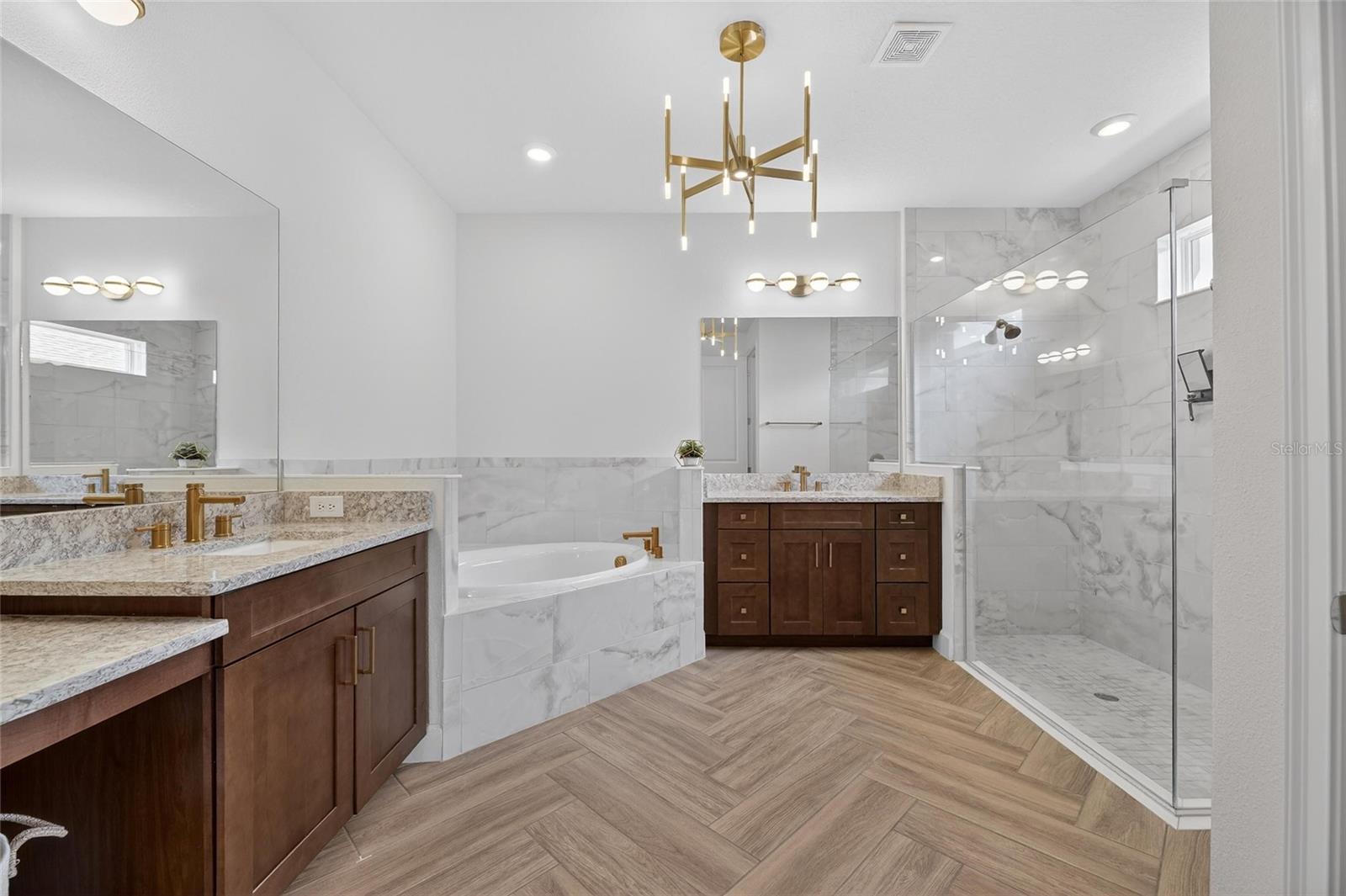 MIRABAY - Residential