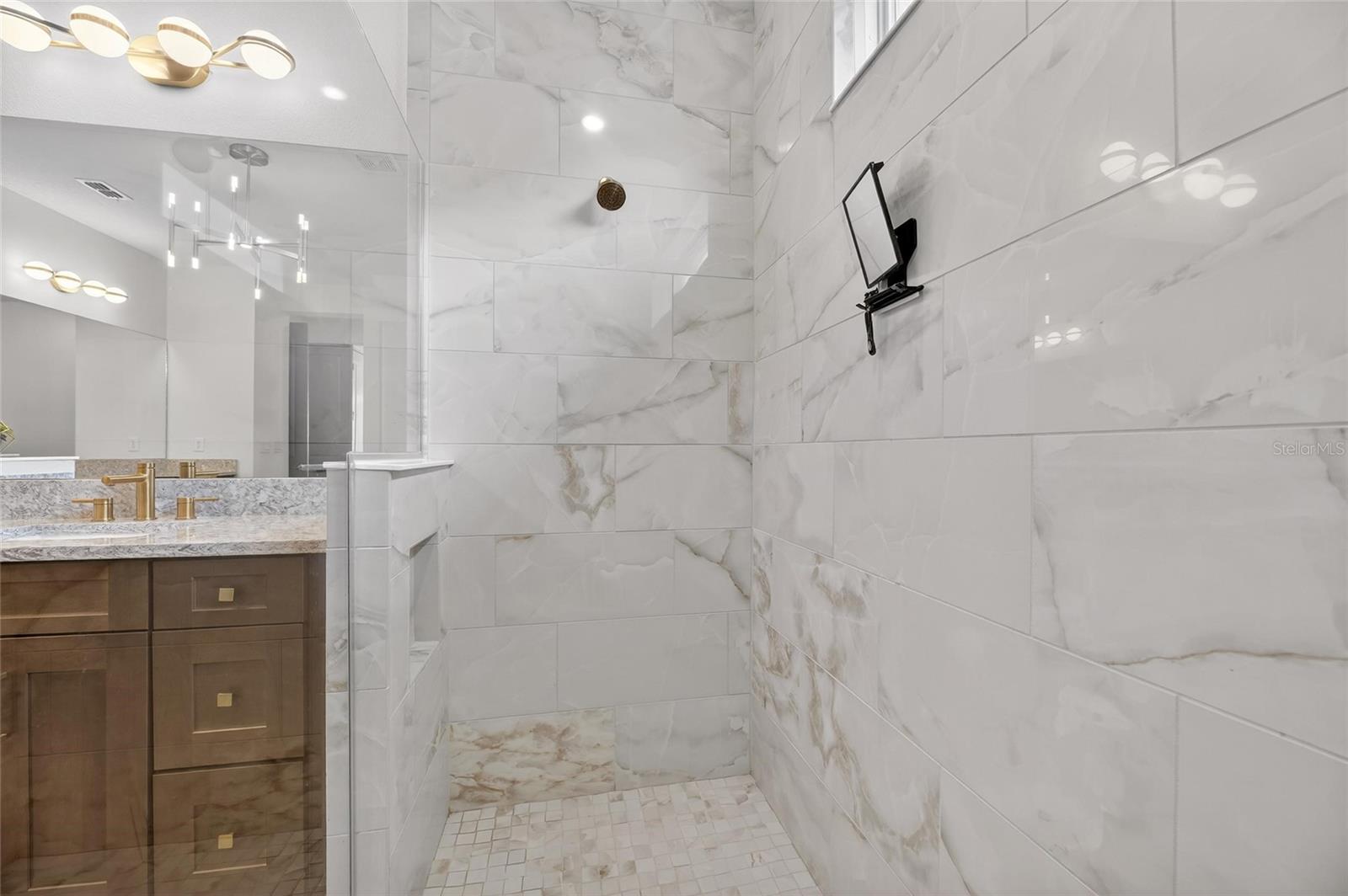 MIRABAY - Residential