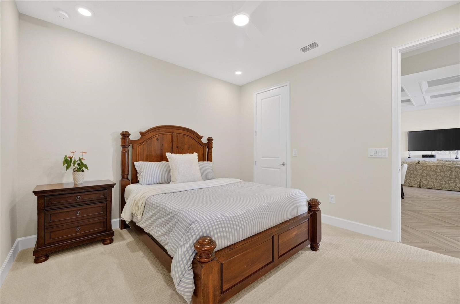 MIRABAY - Residential