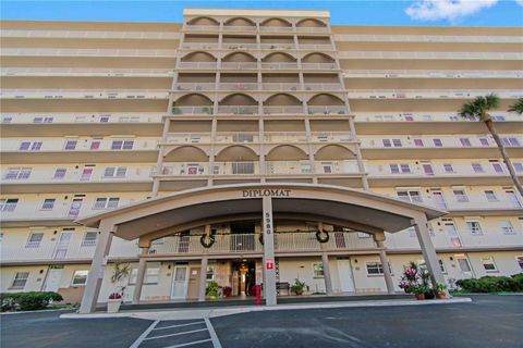 Photo of 5980 Shore Boulevard S #701, Gulfport, FL 33707 (MLS # TB8460910)