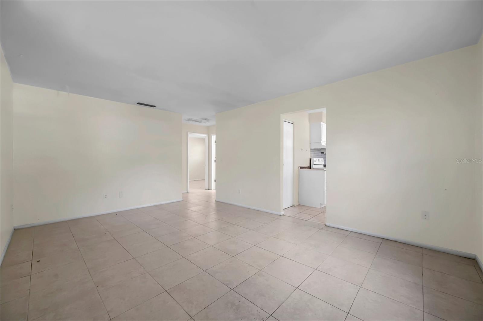 1001 LAKE PALMS DRIVE