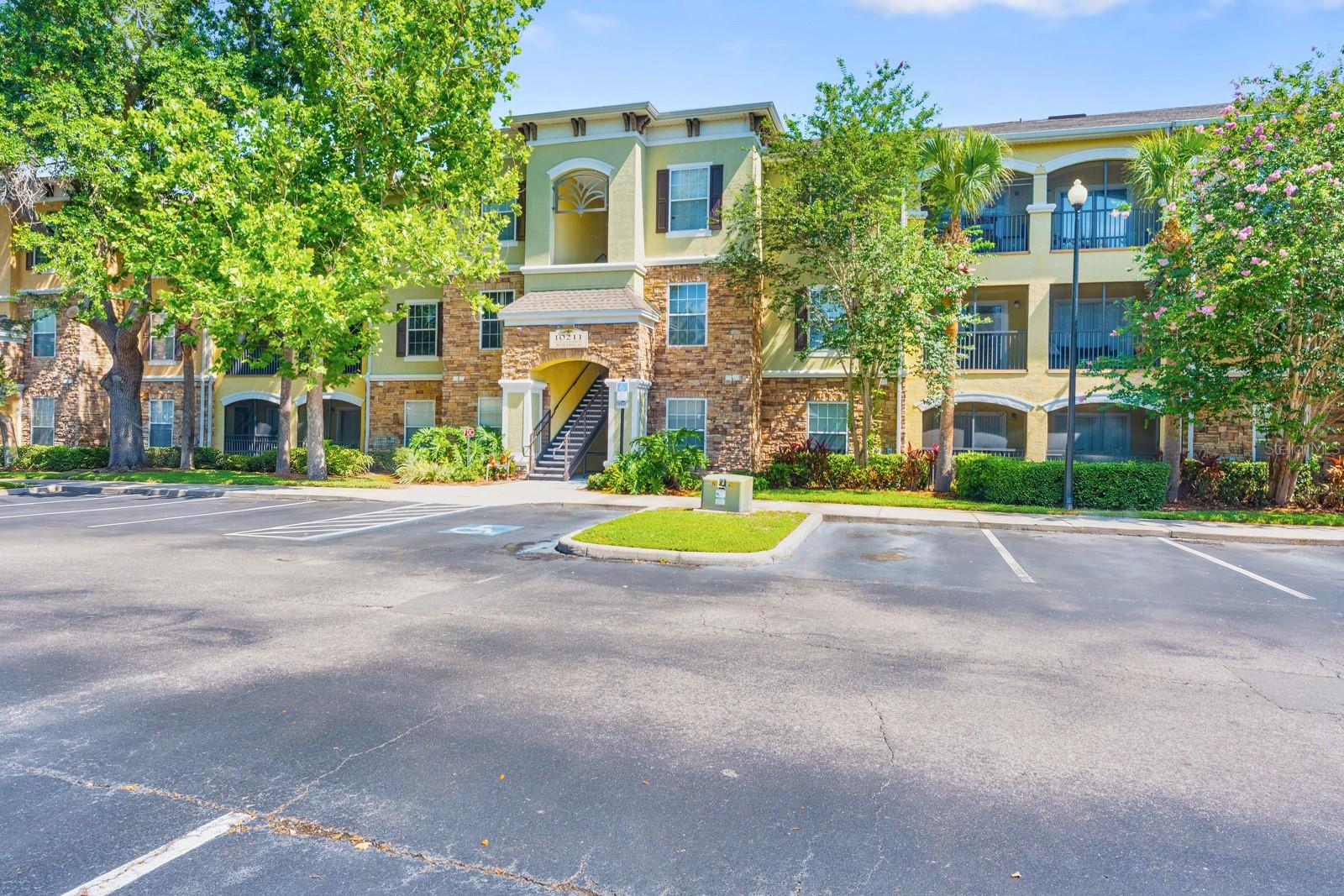 COURTNEY PALMS CONDOMINIUM UNIT 273 BLDG 9 - Residential