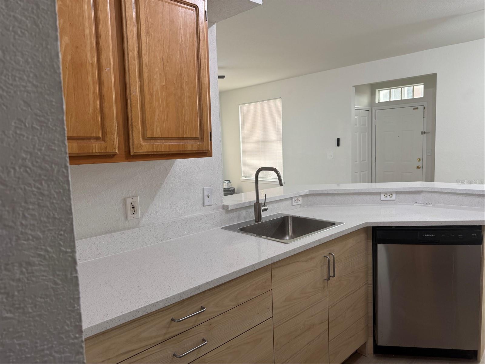 FOUNTAINS/METRO WEST CONDO - Residential