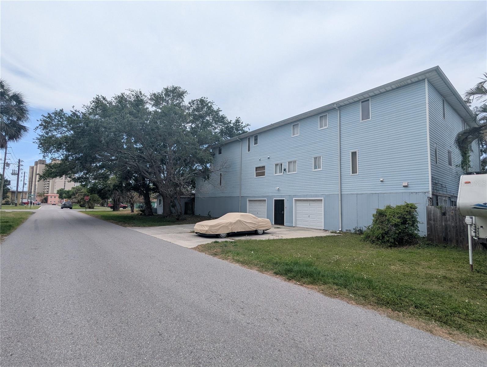 7001 & 7011 HIBISCUS AVENUE S