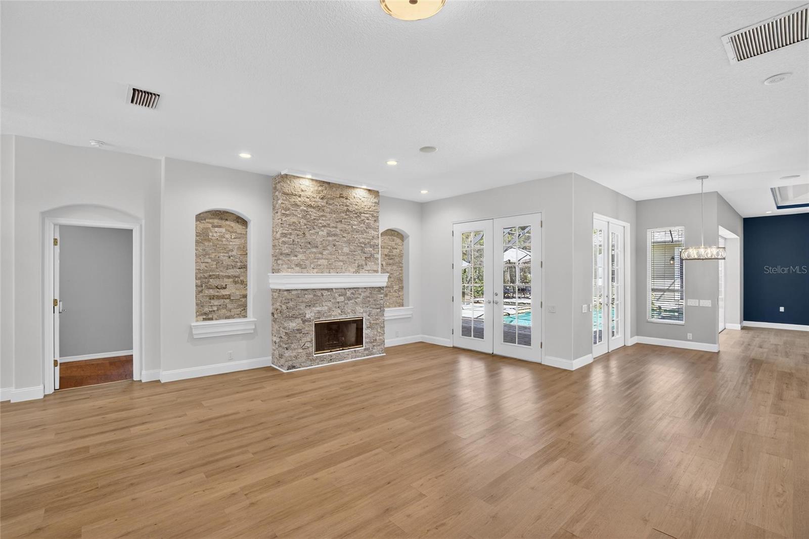 FISH HAWK TRAILS UN 1 & 2 - Residential