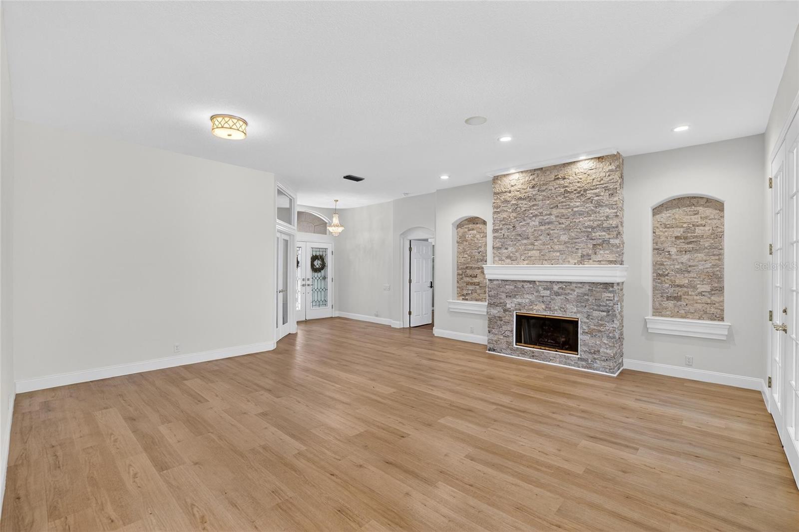 FISH HAWK TRAILS UN 1 & 2 - Residential