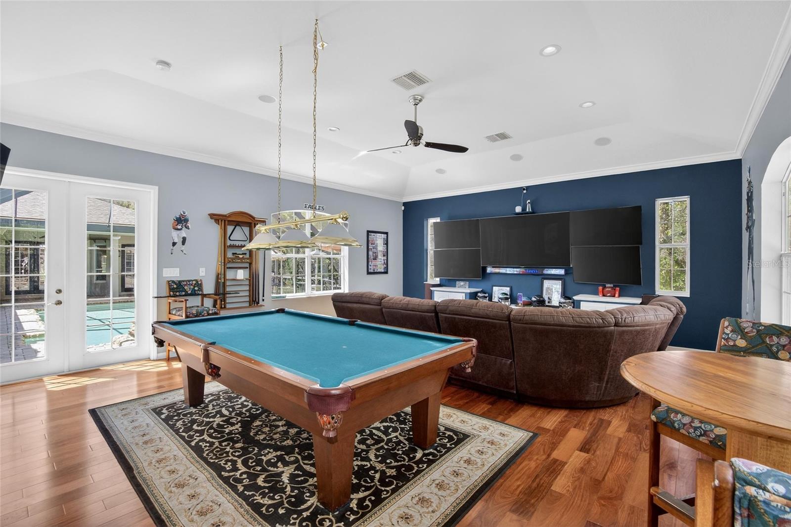 FISH HAWK TRAILS UN 1 & 2 - Residential