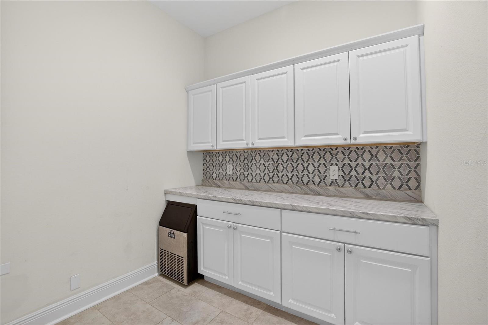 FISH HAWK TRAILS UN 1 & 2 - Residential