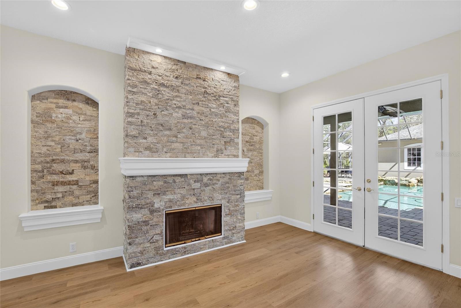 FISH HAWK TRAILS UN 1 & 2 - Residential