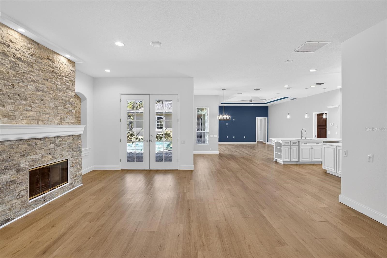 FISH HAWK TRAILS UN 1 & 2 - Residential