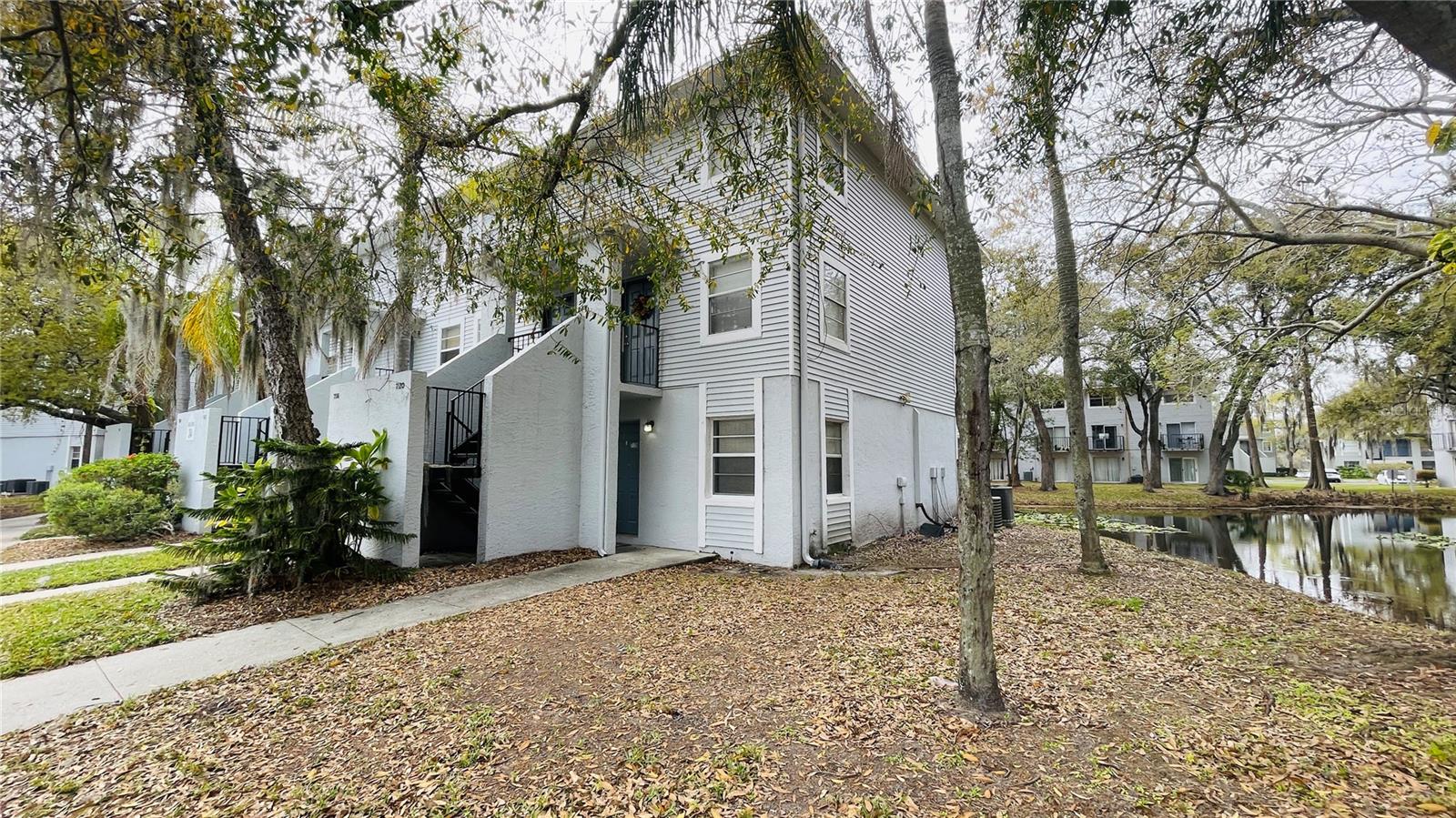 Don’t miss this exceptional opportunity to own a beautifully maintained 1-bedroom, 1-bathroom condo in a highly sought-after gated community! In excellent condition, this unit is perfect for both living or renting out. Enjoy fantastic amenities, including a playground, pool, boat storage, and breathtaking views of the Hillsborough River. The tranquil setting and prime location provide the ideal balance of comfort and convenience, with easy access to shopping, dining, and entertainment. Whether you're an investor or a homeowner, this property offers tremendous value and won’t last long. Schedule your showing today!