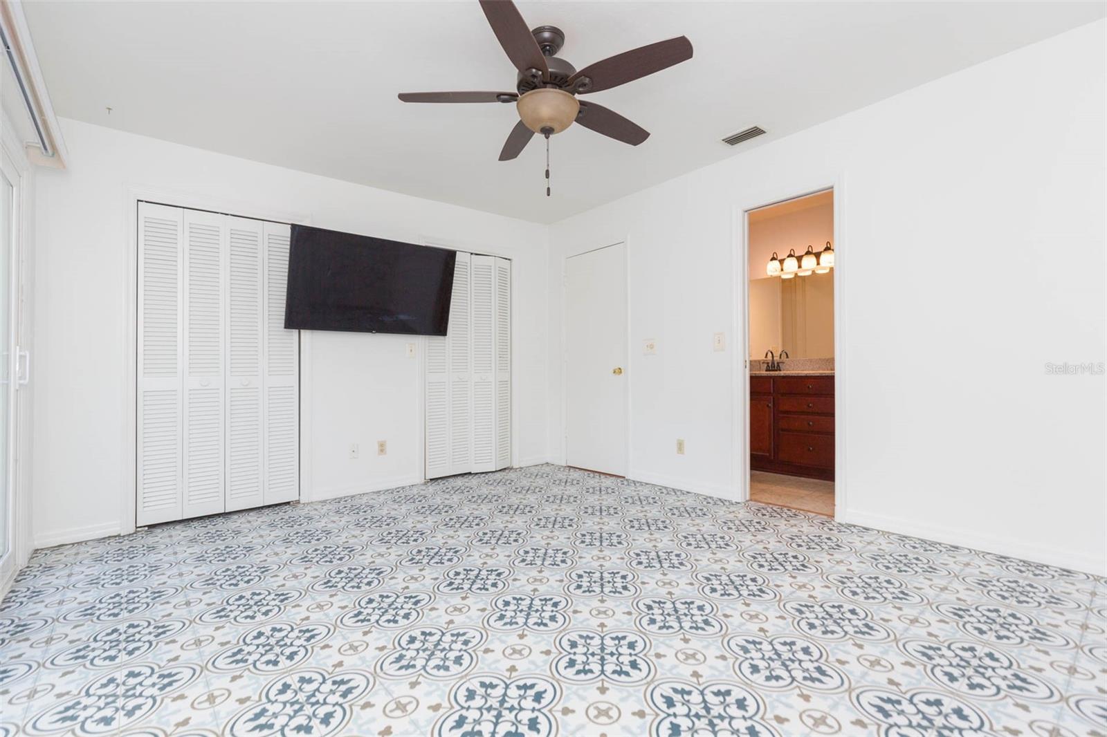 CHARTER MILL TWNHMS A CONDO - Residential