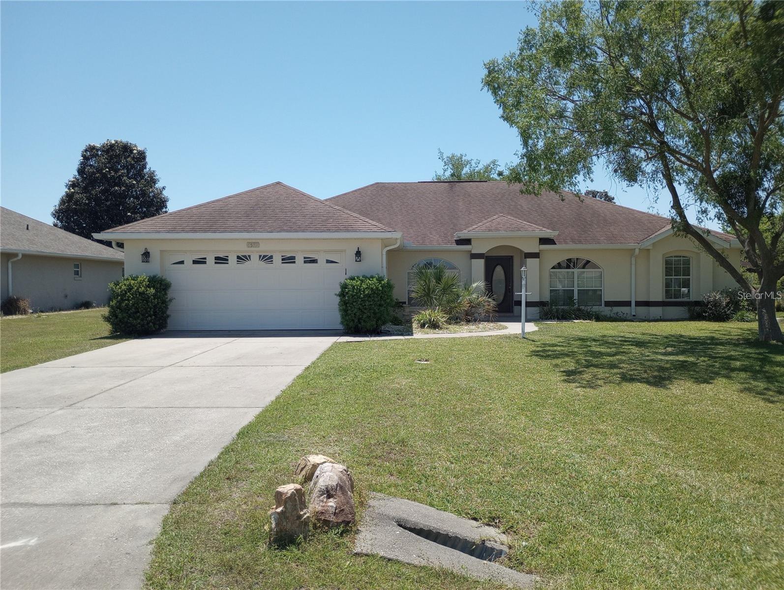 House for rent, 55+ community. Tenants needs to present a signed affidavit of age requirement to the association for approval.
House is for sale also.