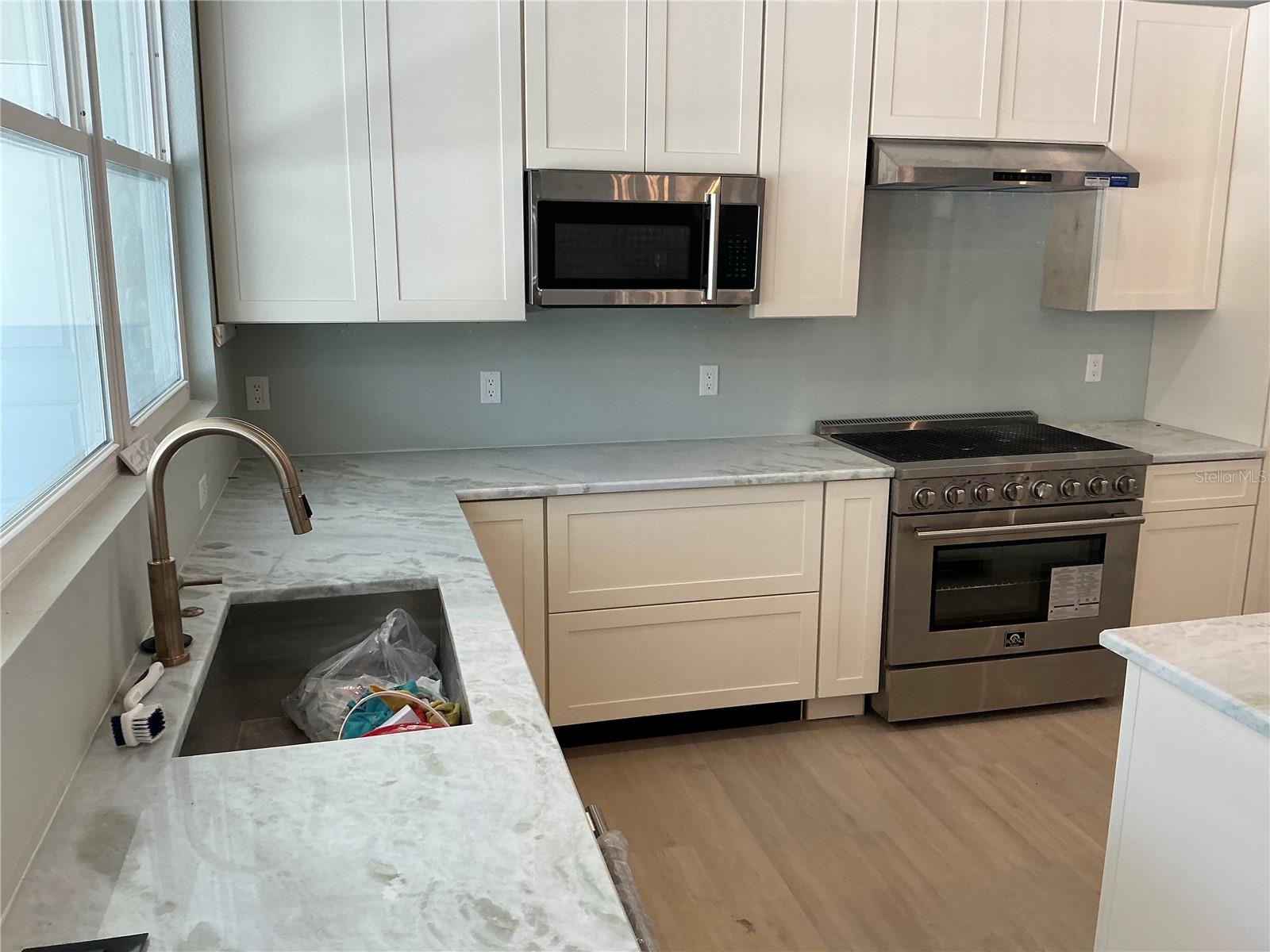 DUPONT LAKE ESTATES SUB 572 - Residential