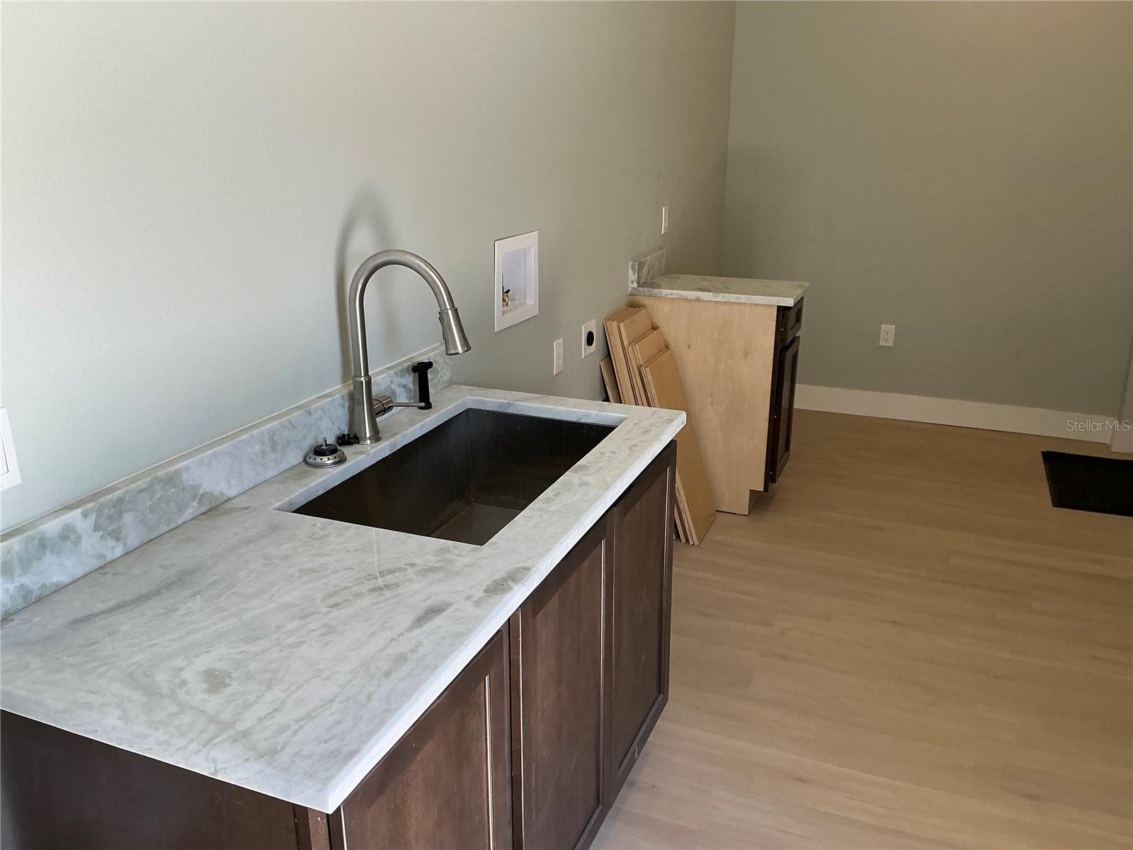 DUPONT LAKE ESTATES SUB 572 - Residential