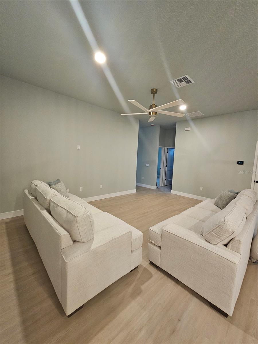 DUPONT LAKE ESTATES SUB 572 - Residential