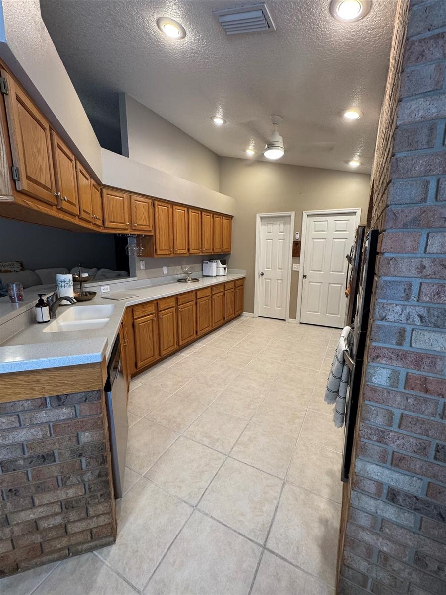 LAKE ST CHARLES UNIT 9 - Residential Lease