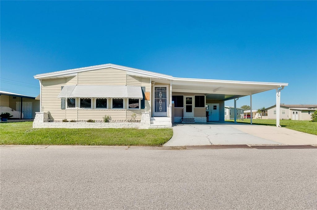 Photo of 8905 34th Avenue E, Palmetto, FL 34221 (MLS # A4709925)