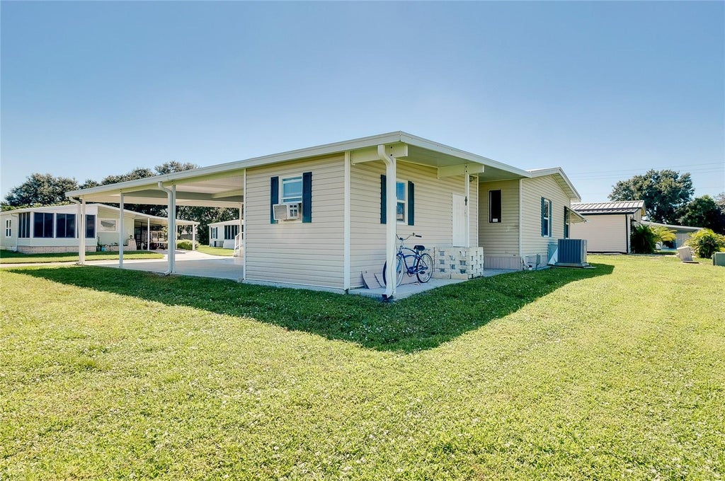 Photo of 8905 34th Avenue E, Palmetto, FL 34221 (MLS # A4709925)