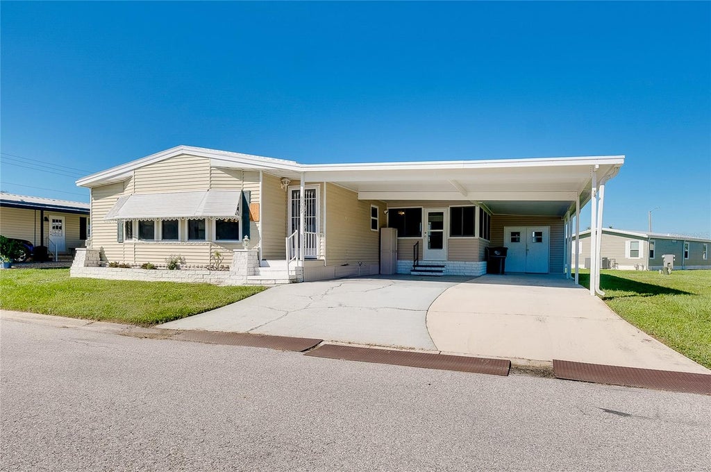 Photo of 8905 34th Avenue E, Palmetto, FL 34221 (MLS # A4709925)
