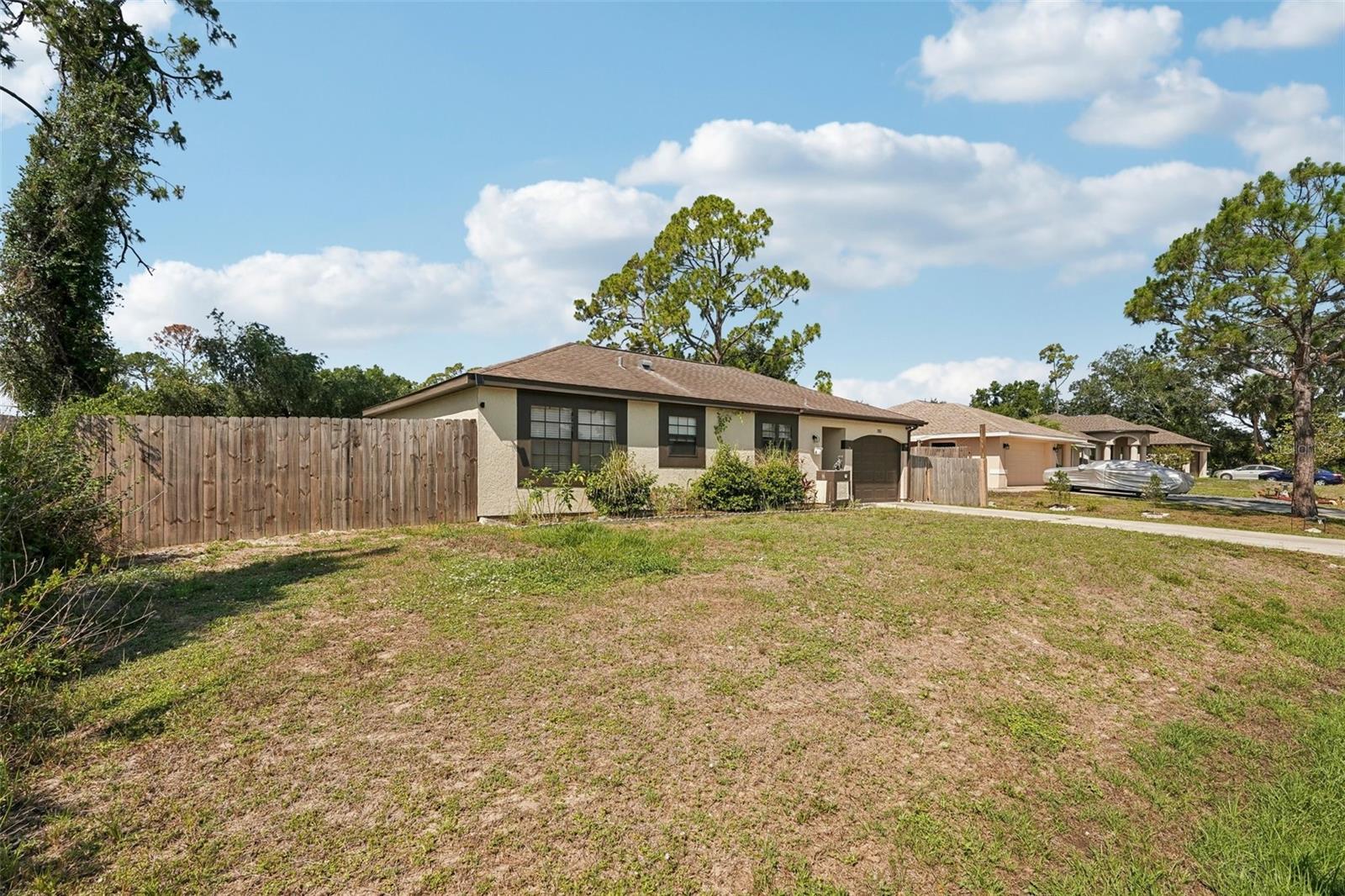 3881 HOLIN LN