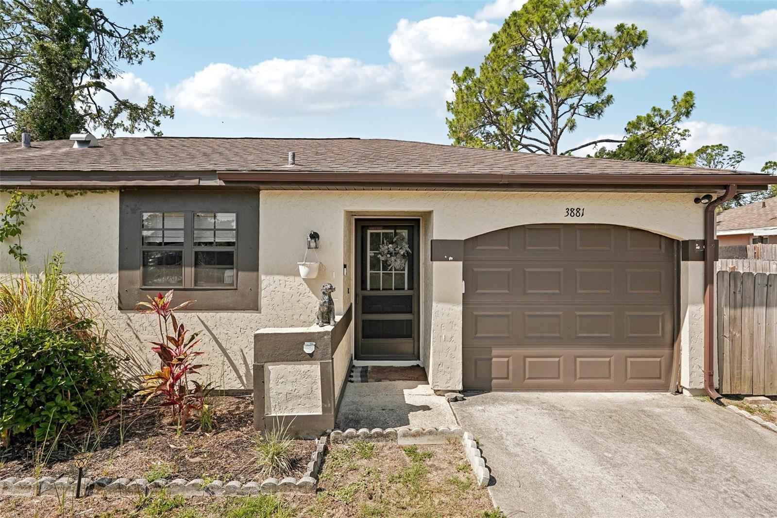 3881 HOLIN LN