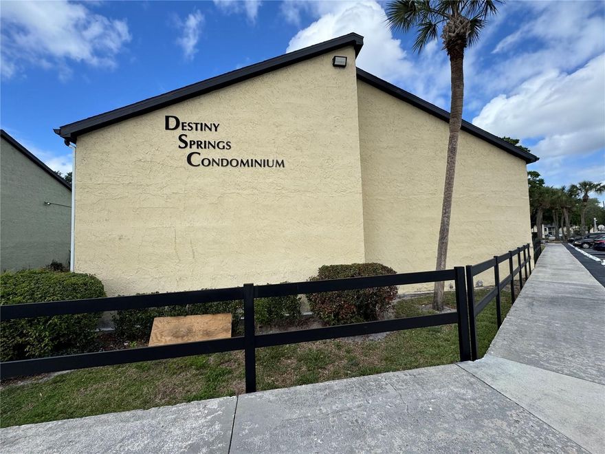 Well maintained 1 bedroom 1 bathroom condo. Ground level unit with a screened in porch.