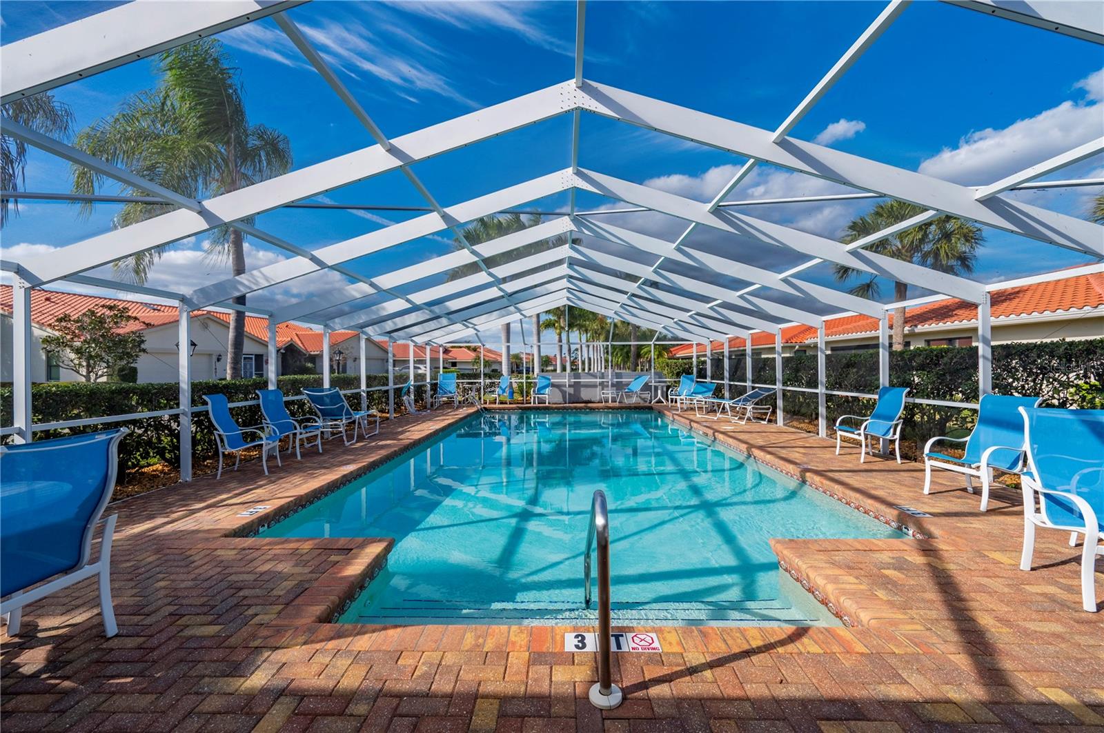 KINGSWAY GOLF VILLAS - Residential