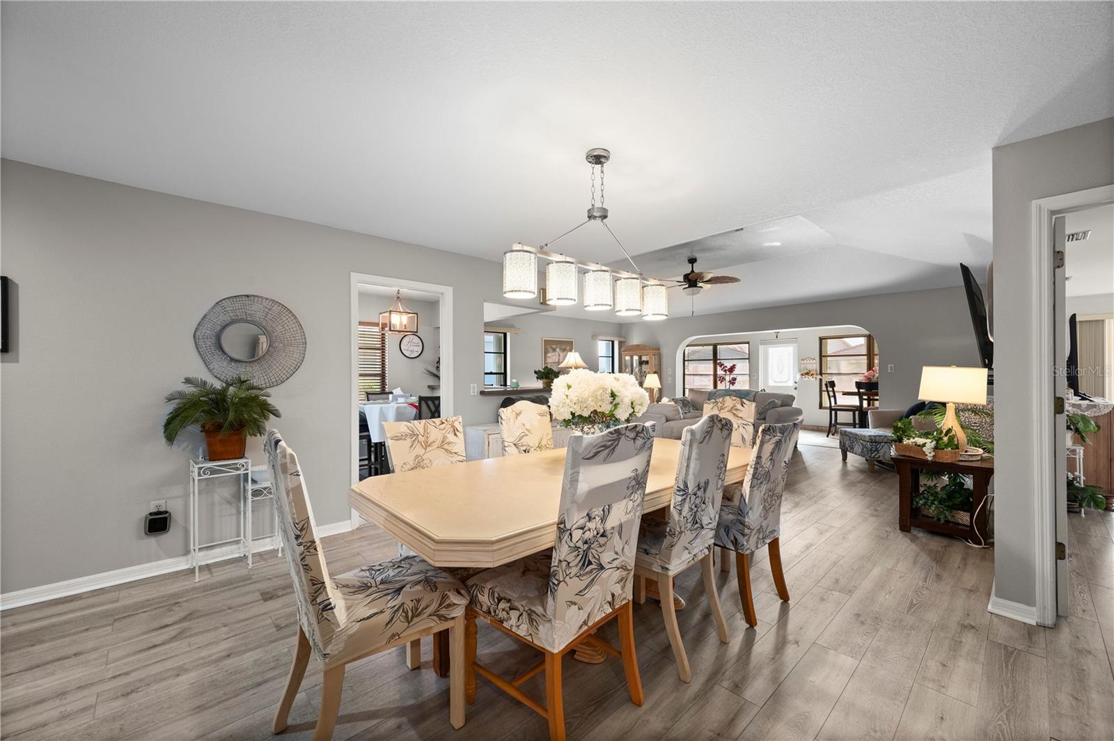 KINGSWAY GOLF VILLAS - Residential