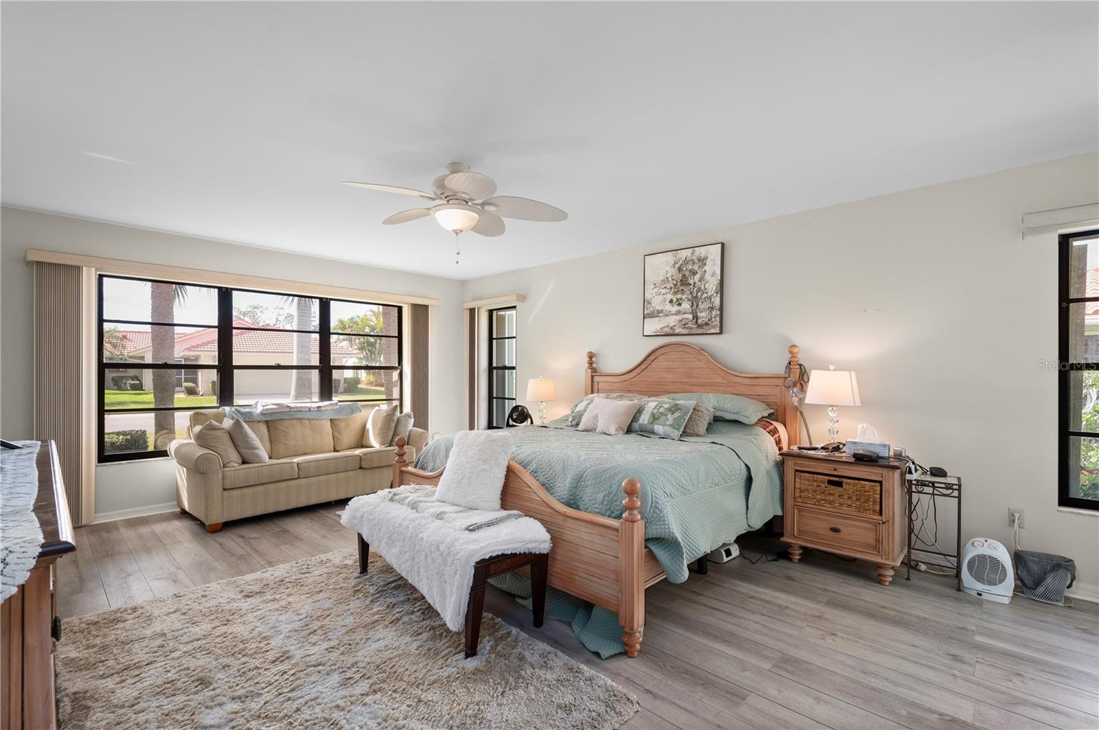 KINGSWAY GOLF VILLAS - Residential