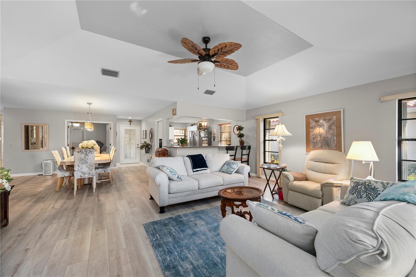 KINGSWAY GOLF VILLAS - Residential