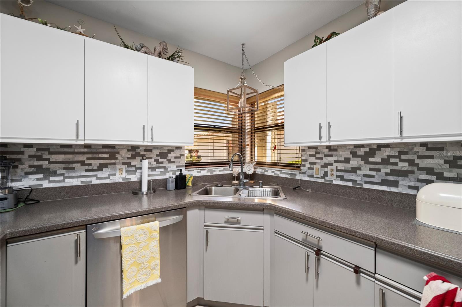 KINGSWAY GOLF VILLAS - Residential