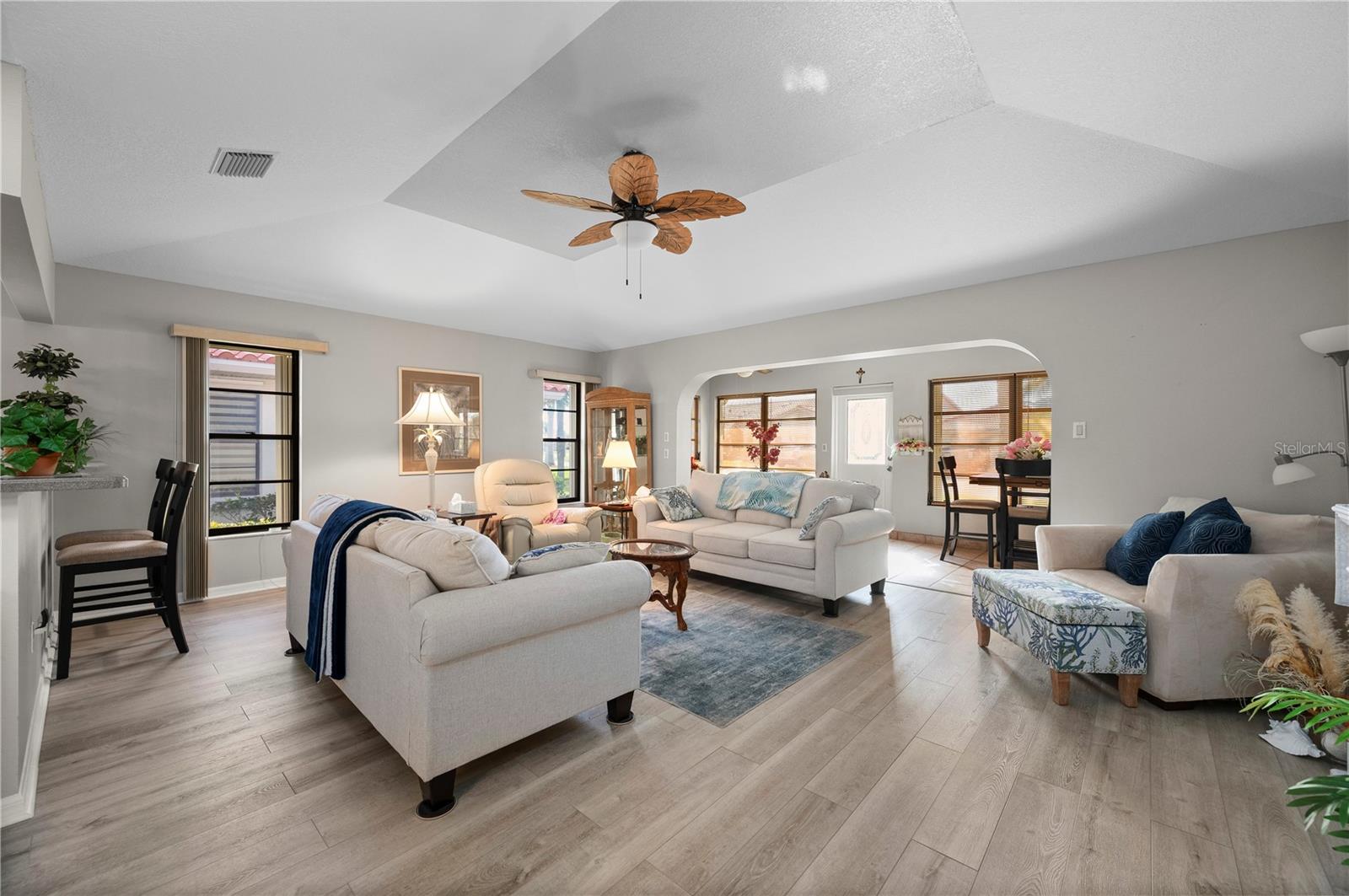 KINGSWAY GOLF VILLAS - Residential