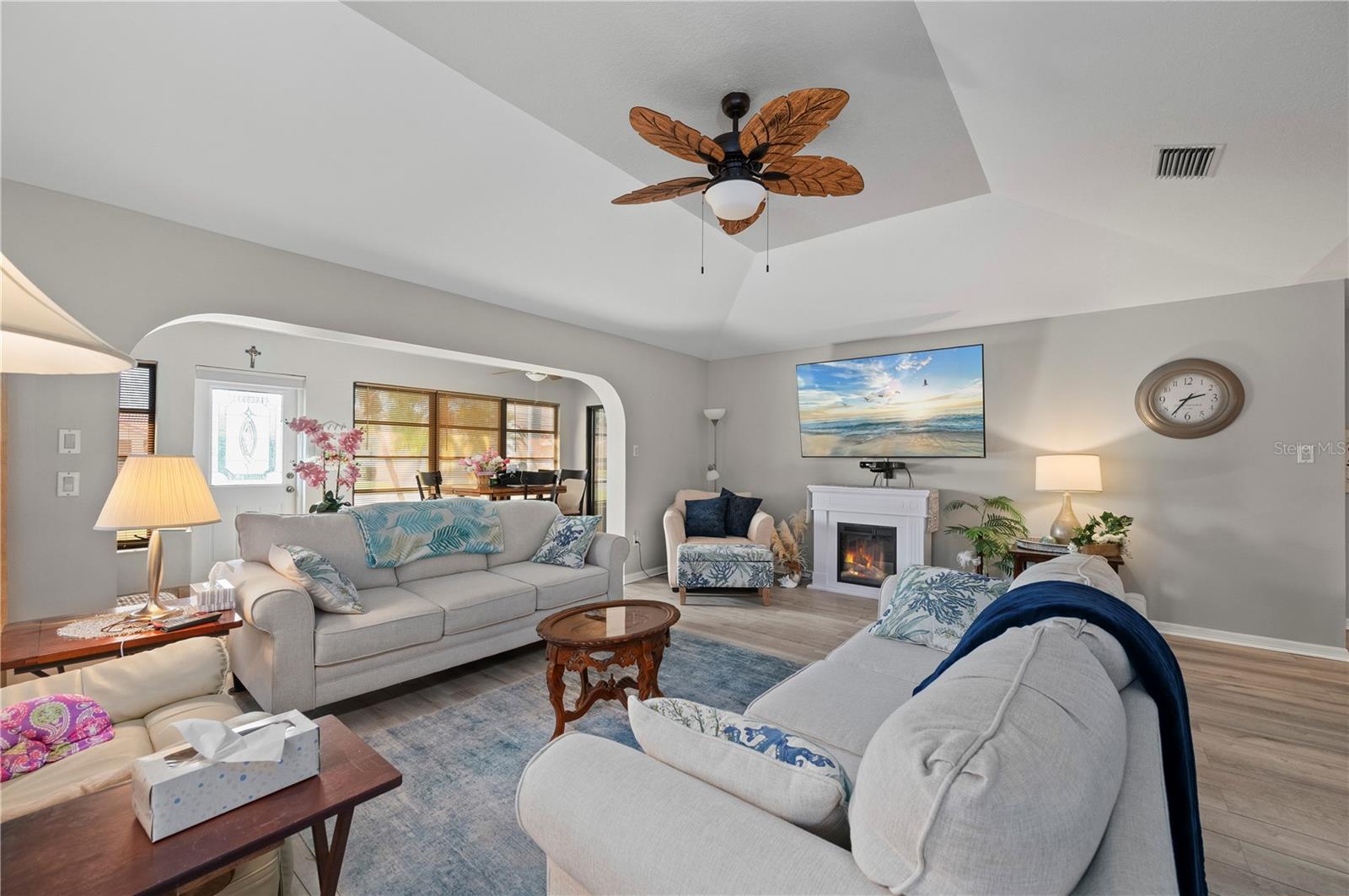 KINGSWAY GOLF VILLAS - Residential